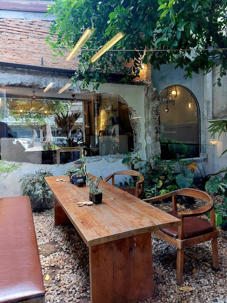 Fringe.th Cafe and Restaurant #2