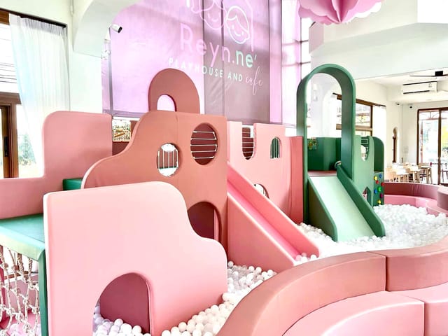 Reyn.ne' Playhouse and Cafe